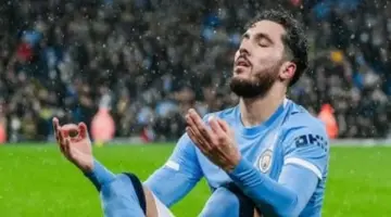 ريان شرقي يتصدر قائمة المُرشحين لنيل جائزة الأفضل بالدوري الإنجليزي